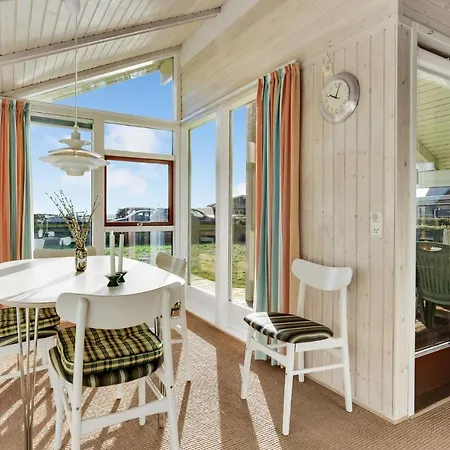Сasa de vacaciones 3 Bedroom Lovely In